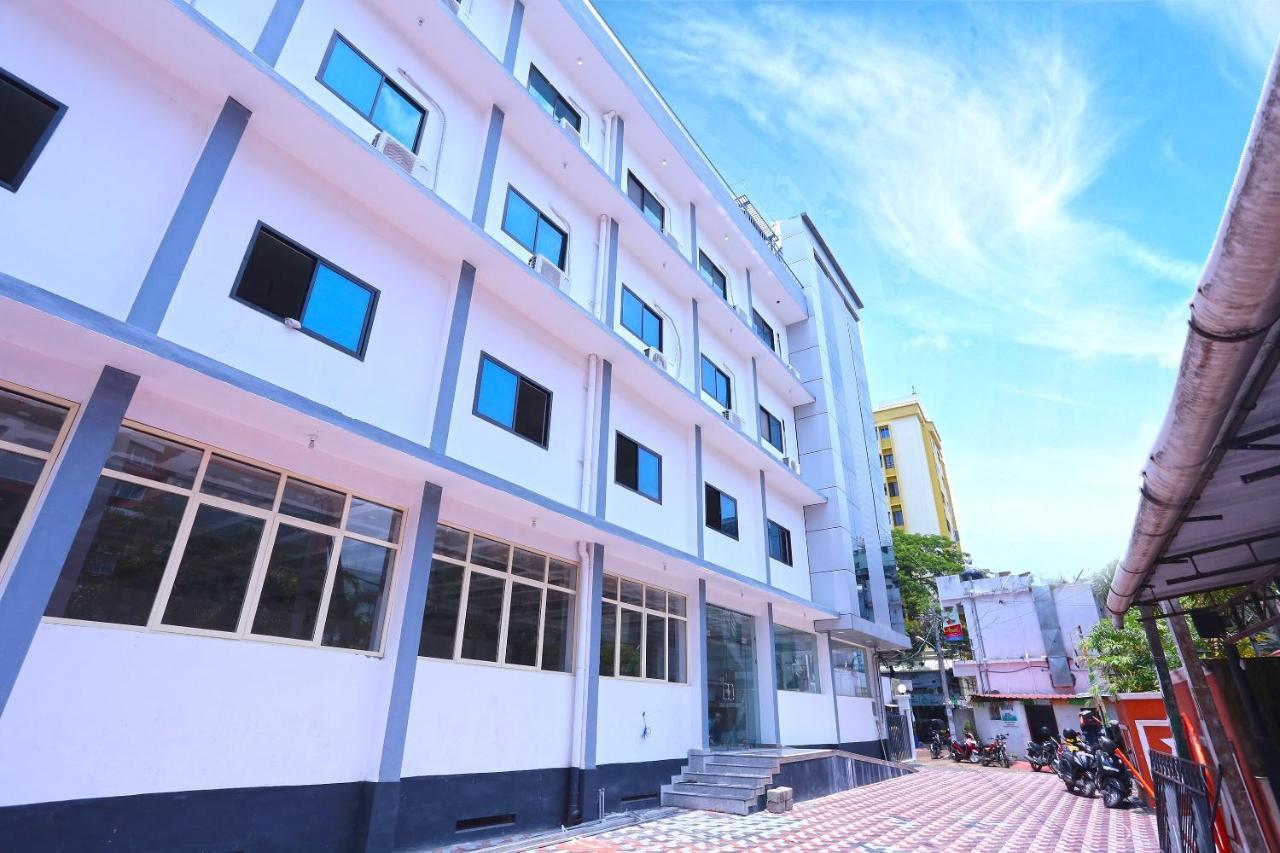 Hotel Oyo 13577 Tkr Metro Residency Kochi Zewnętrze zdjęcie