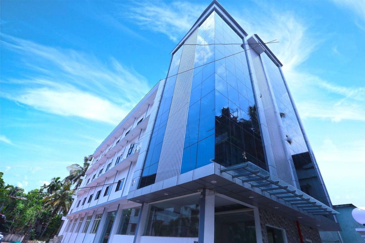 Hotel Oyo 13577 Tkr Metro Residency Kochi Zewnętrze zdjęcie